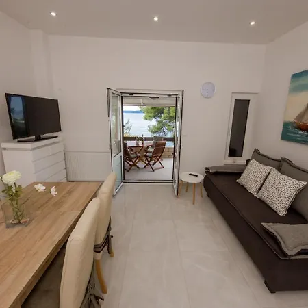 Apartment By The Sea Rastici, Ciovo - 9470 *